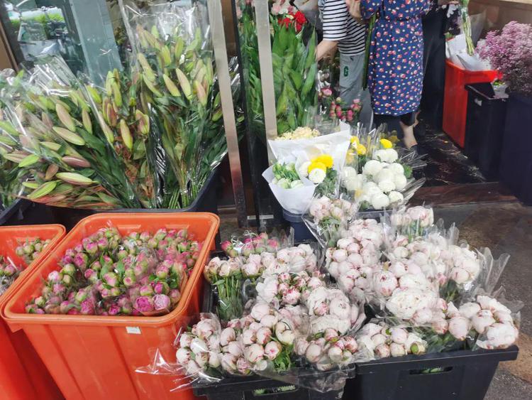 母亲节的礼物清单 从“让儿子给我洗脚”到鲜花销售新风向